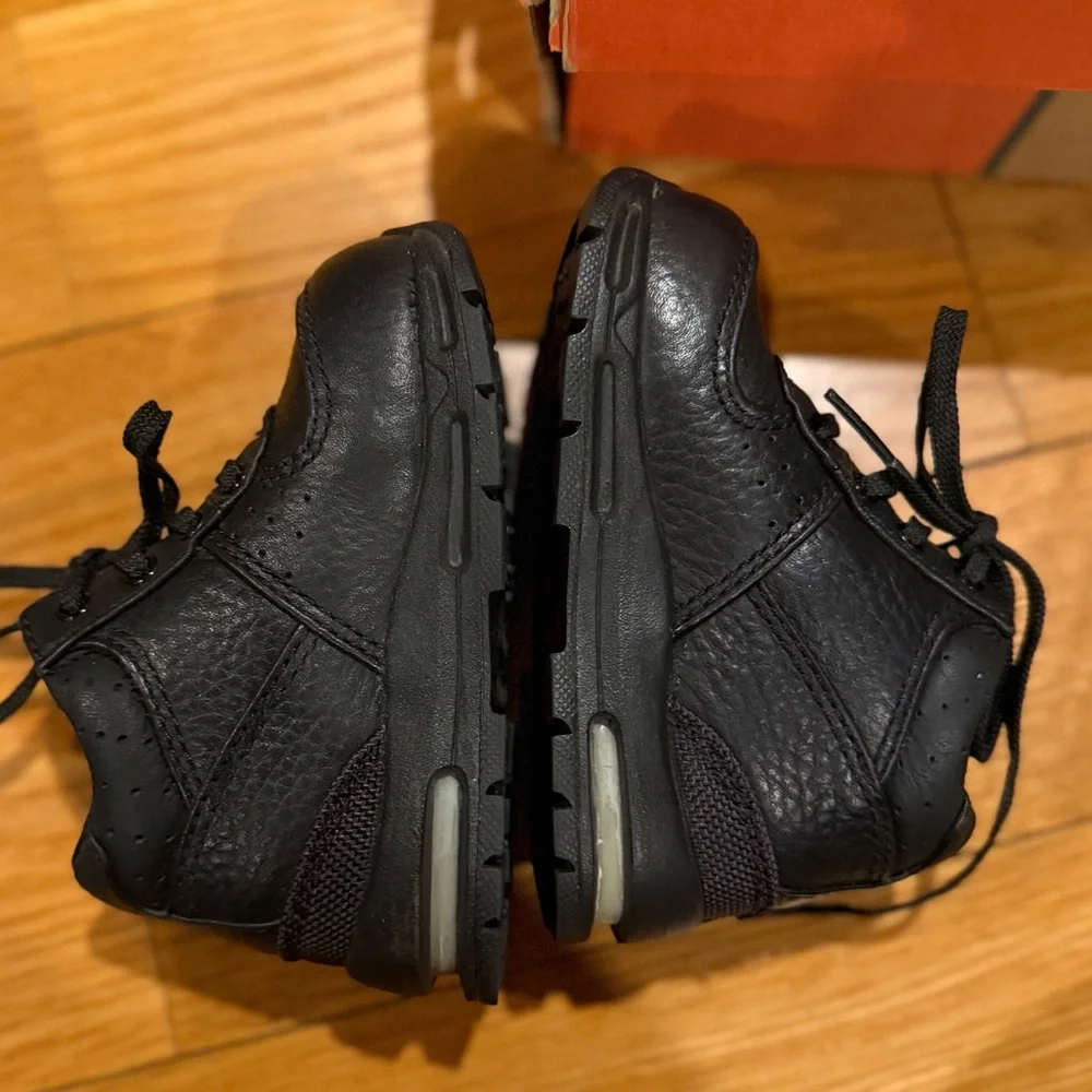 NIKE toddlers Air Max Goadome ACG boots